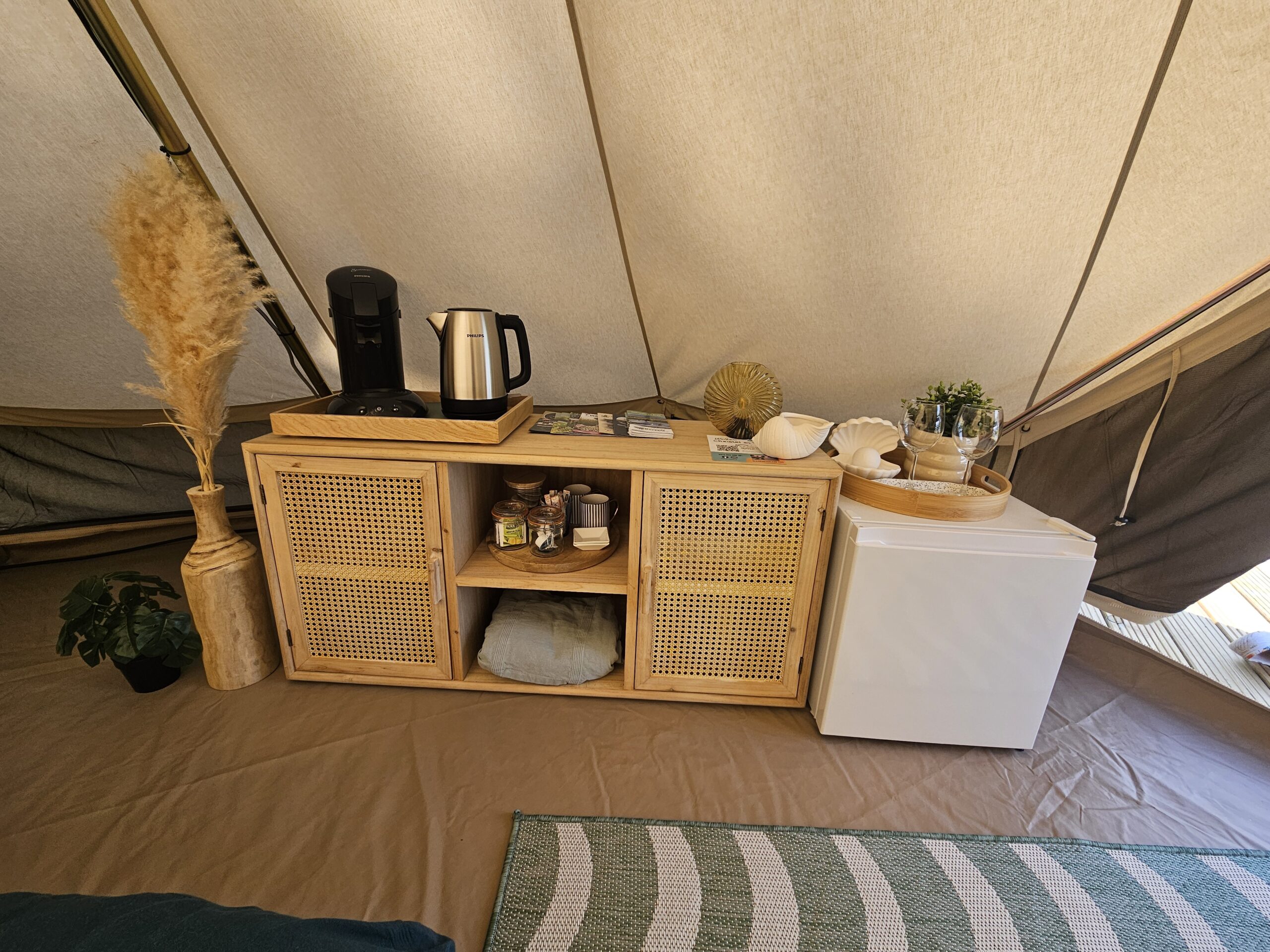 dressoir in beach bell tent